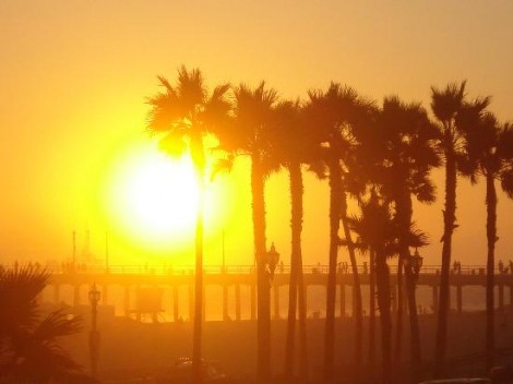 sunset-over-hb-pier